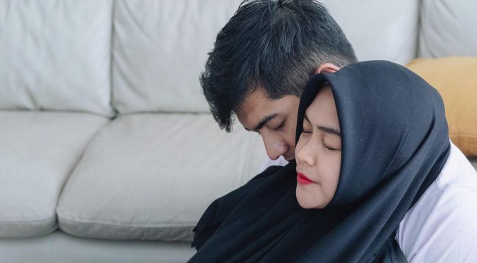 Ria Ricis melahirkan