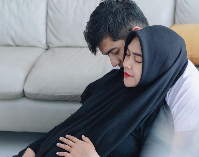 Ria Ricis melahirkan