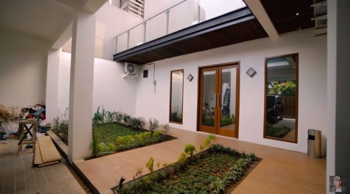 Gangguan Mistis di Rumah Raditya Dika, Ini Cara Mengatasinya rumah Raditya Dika