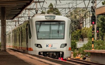 salat dalam perjalanan kereta api