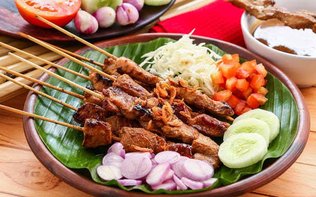 Sate Beracun Salah Sasaran? Inilah Hukum Balas Dendam dalam Islam sate beracun