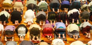 shalat wanita berbeda dengan pria