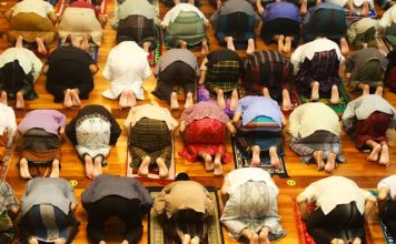 shalat wanita berbeda dengan pria