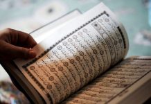 Siapa yang membukukan Al Quran