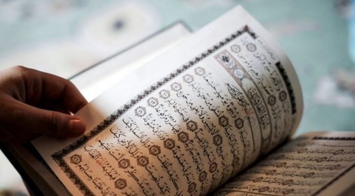 Siapa yang membukukan Al Quran