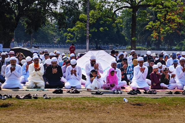 sikap Muslim menghadapi tanda dukhan