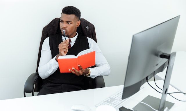 sikap waspada adalah hikmah beriman kepada