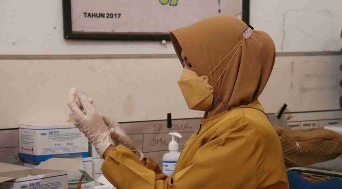 suami melarang istri bekerja di luar