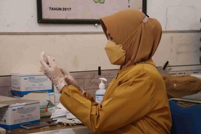 suami melarang istri bekerja di luar