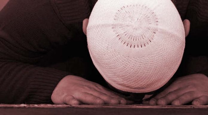 sujud tilawah dan dasar-dasar haditsnya