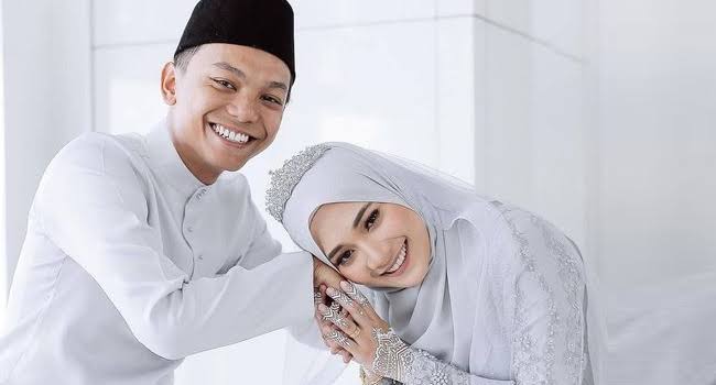Surga Allah Bagi Suami Adalah Istri Yang Sholihah Surga Allah