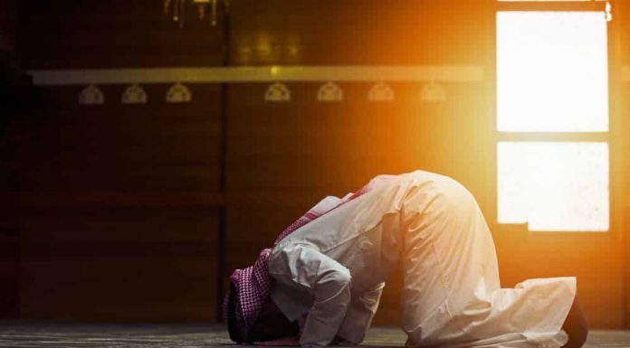 tata cara sholat Magrib