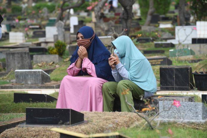 tata-cara-ziarah-kubur-sesuai-sunnah tata cara ziarah kubur