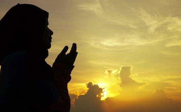 Tawakal atau Berserah Diri Kepada Allah Harus Didahului dengan Ikhtiar tawakal atau berserah diri kepada Allah harus didahului dengan