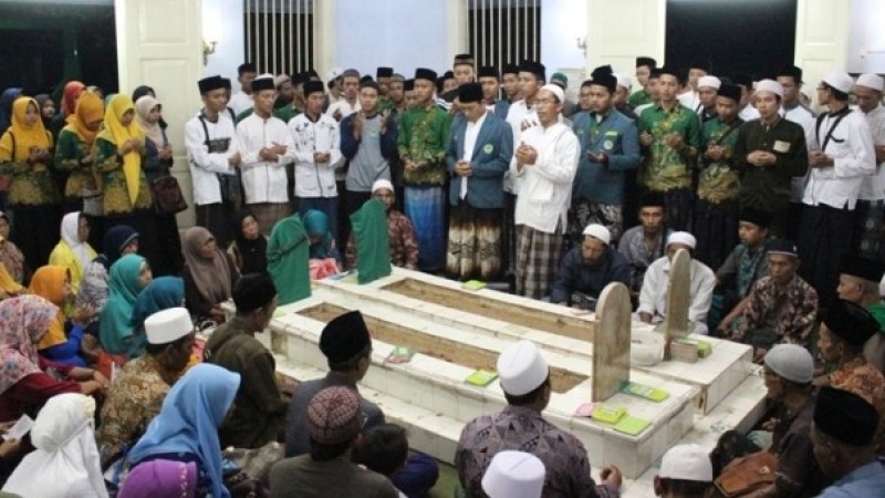 tawasul ziarah kubur