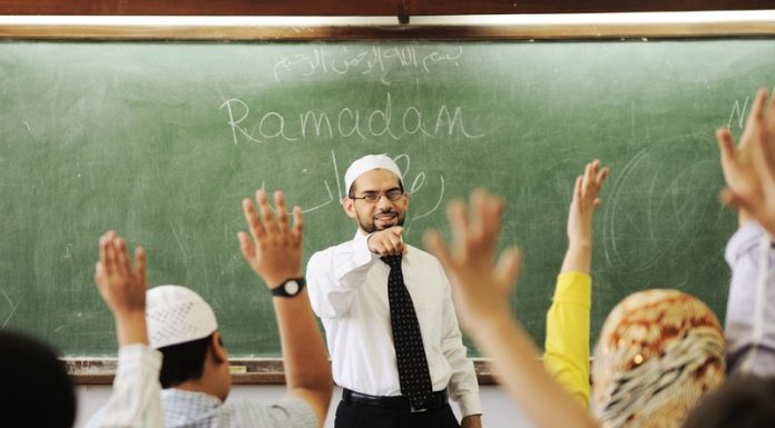 tips memilih guru agama menurut islam