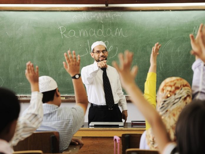 tips memilih guru agama menurut islam