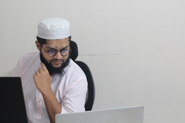 tokoh Muslim penemu optik