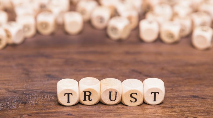 Apakah pengertian amanah dan jujur jelaskan