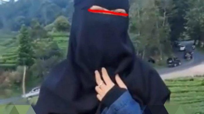 video wanita bercadar